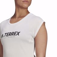 camiseta-terrex-primeblue-trail-functional-logo-mujer-blanca_02